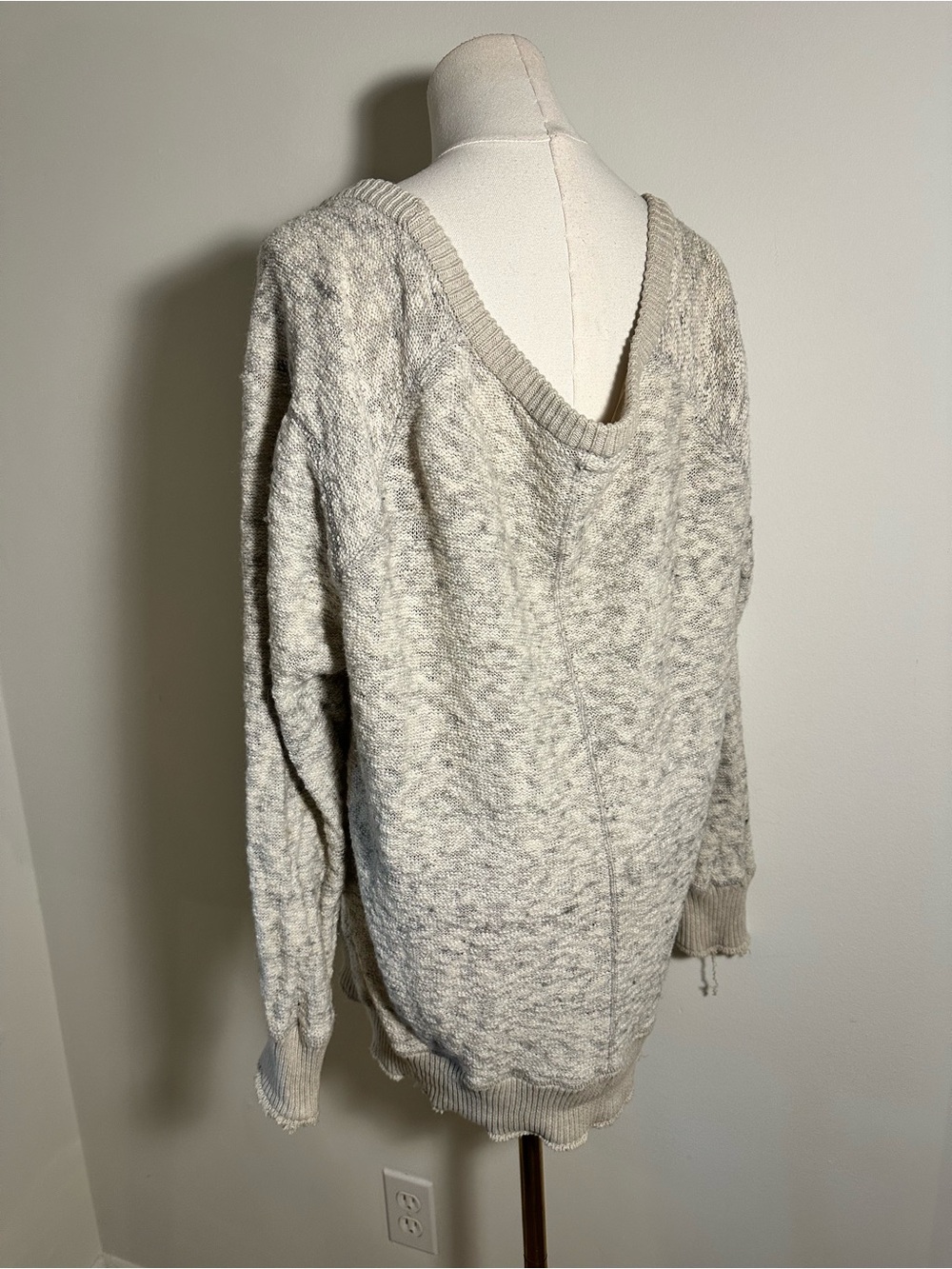 Free People Oversized Slouchy Scoop Back Distressed Knit Sweater XS - Picture 6 of 10